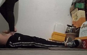 新开发素人椒椒地下室踩踏 ACYC-4381