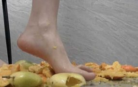 【莓子】裸足榨汁各种水果 YC-250319