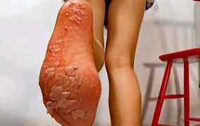【希子】女仆肉丝踩爆蛋蛋 YC-250317