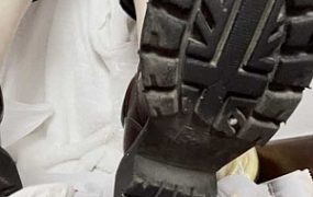 真实素人小姐姐小皮鞋POV羞辱制作面包鞋垫 YC-250221-4