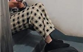【是櫻櫻呀】楼道踩贱奴 JS260108-16