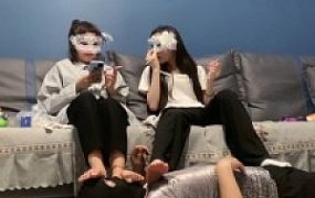 【嘟嘟S】双S学生妹白袜脚踩狗