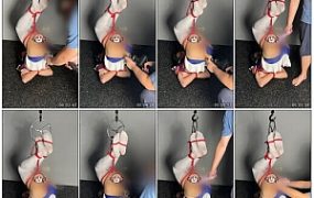 泳装妹妹被倒吊后用炮机乱捅，然后用棒棒秒潮