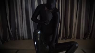 Fetish Faith – 乳胶全身紧身衣呼吸控制与足交