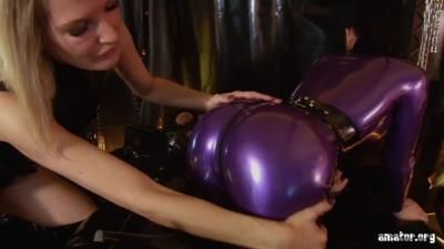 Amator：怪异女士爱丽丝、奴隶M、黑钻石女士——淫荡的乳胶幻想 第一部分