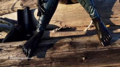 Latexgirlies：1707 乳胶与橡胶 – 紧致包裹